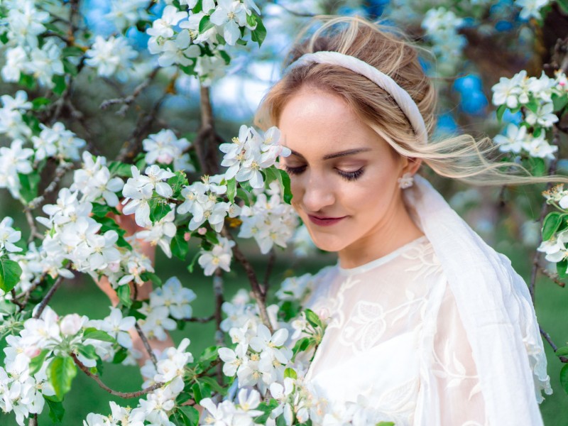 White Blossom Apfelblüte Bride